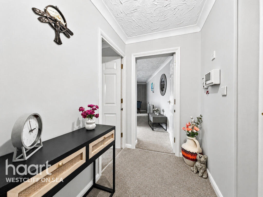 Apartment in Southend-on-Sea - More