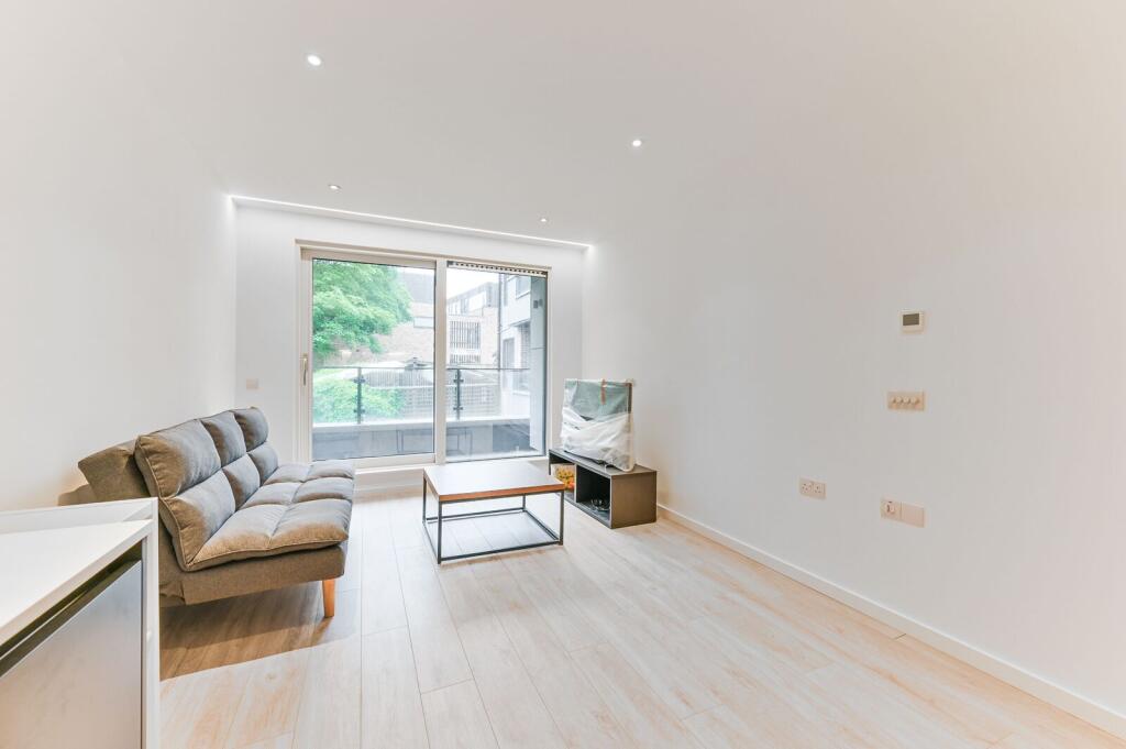 Apartment in Croydon - View 4
