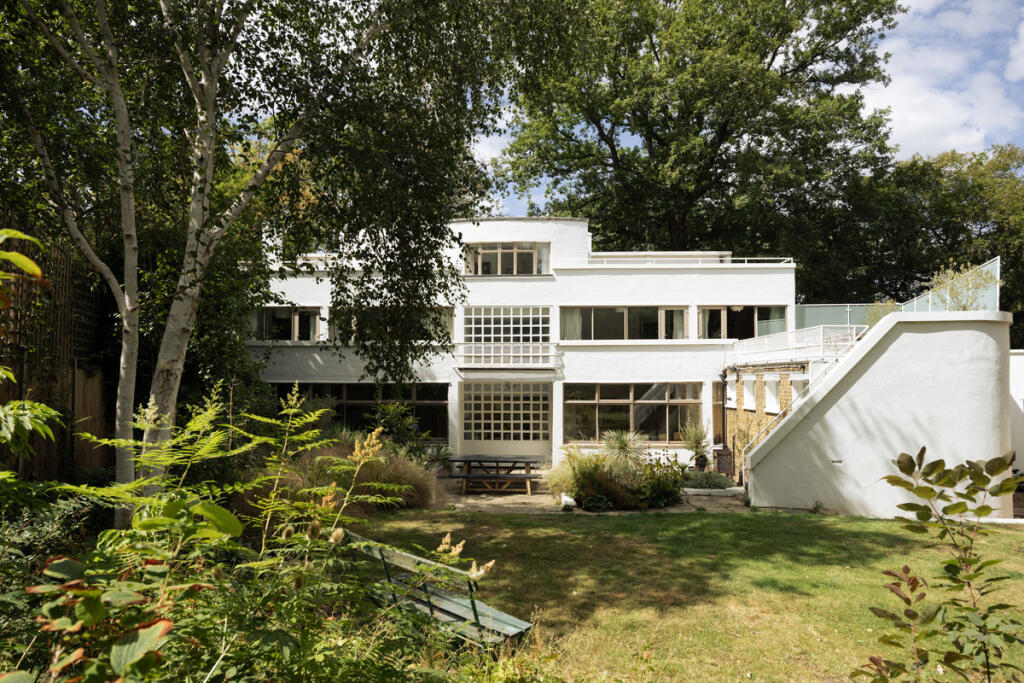 Main image of property: Six Pillars, Crescent Wood Road, Dulwich, London SE26