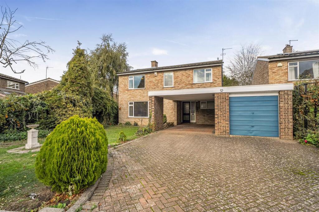 4-bed detached on Kingfisher Close, Bedford, £595,000