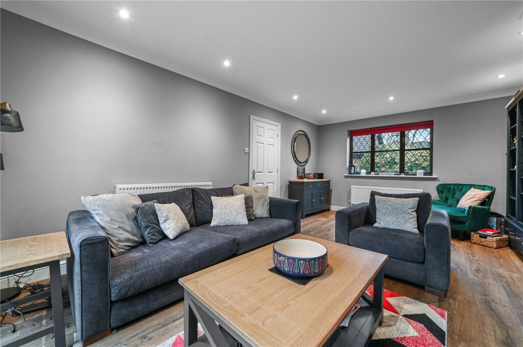 32, Yeomans Close, Thorley, Bishop's Stortford, Hertfordshire, CM23 photo 3