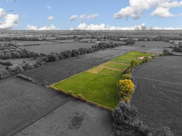 Land, Stables, Store & Menage