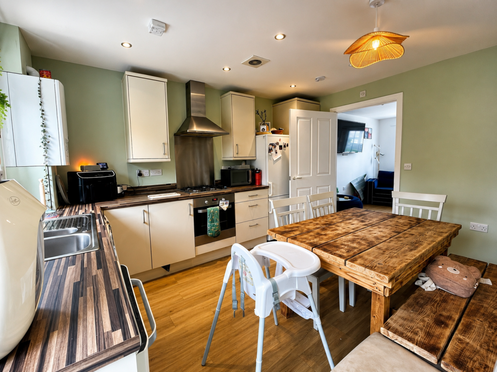 Gatsby Crescent, Heaviley, Stockport photo 4