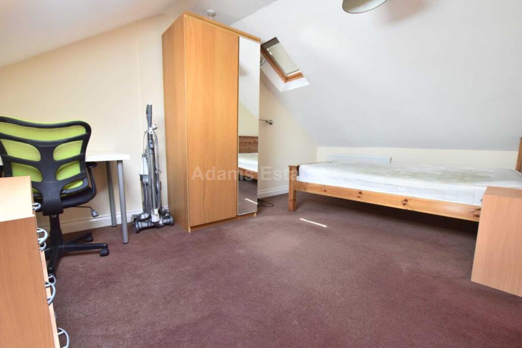 Apartment in Reading - View 5