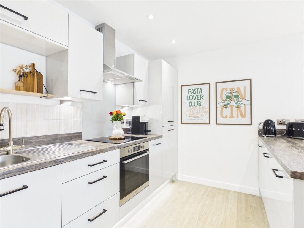 Apartment in Macclesfield, Moss Rose - View 4