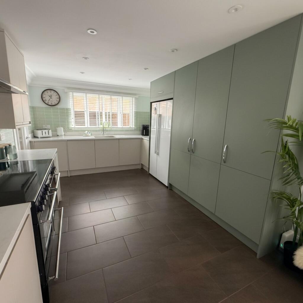 House in Luton - View 3