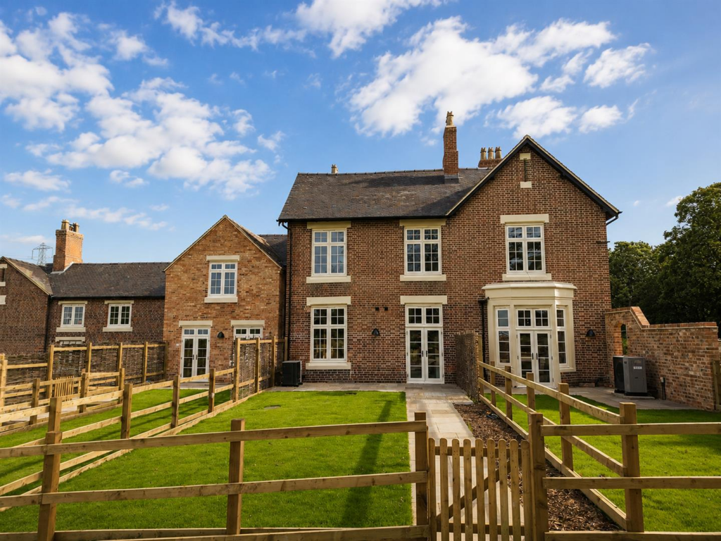 Main image of property: Manor Farm, Drakelow Road, Walton-On-Trent