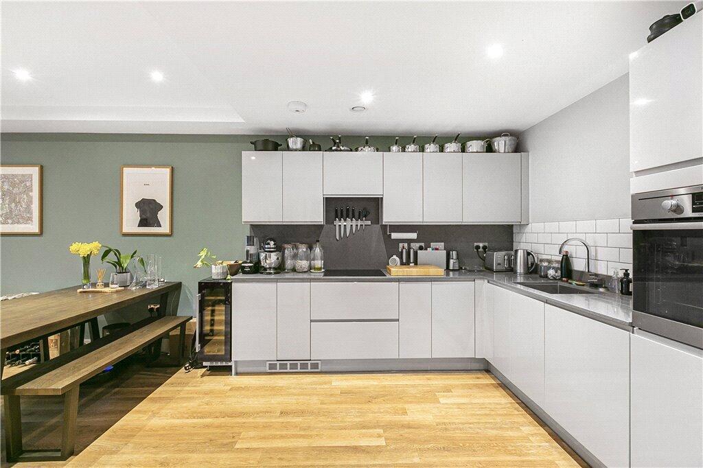Knaresborough Drive, London, SW18 photo 3