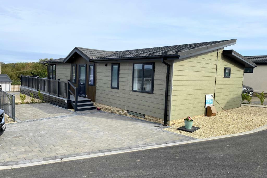 2-bed caravan on Wimborne Country Park, Candy's Lane, Wimborne, BH21, £319,500