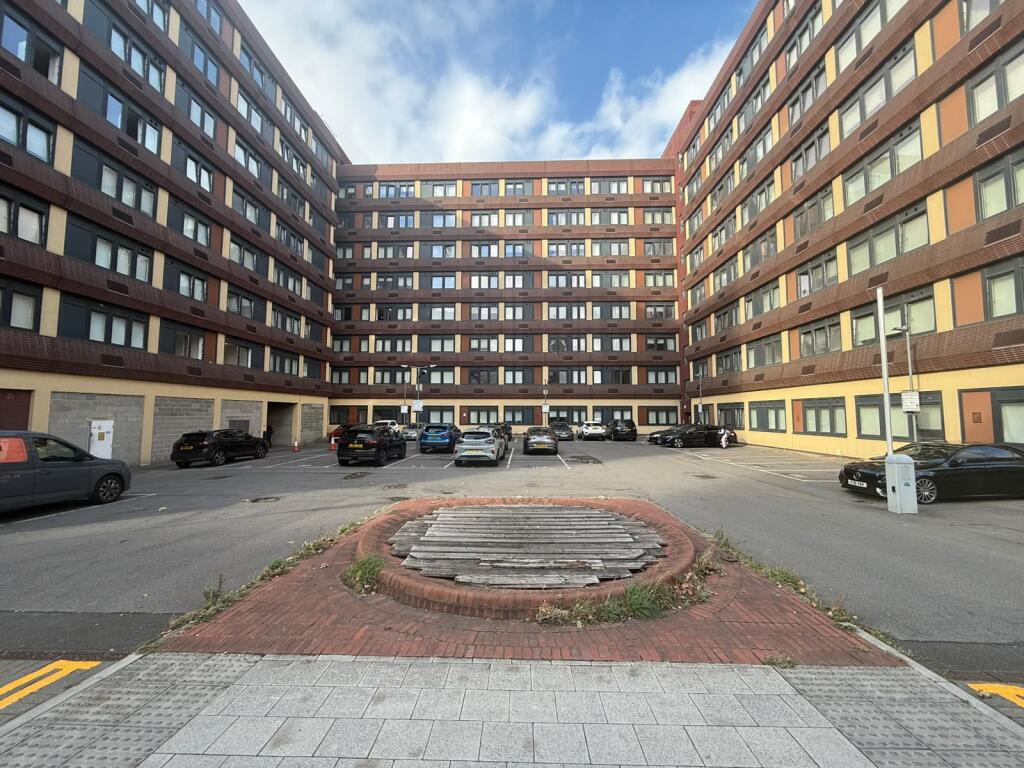 Apartment in Southend-on-Sea - View 4