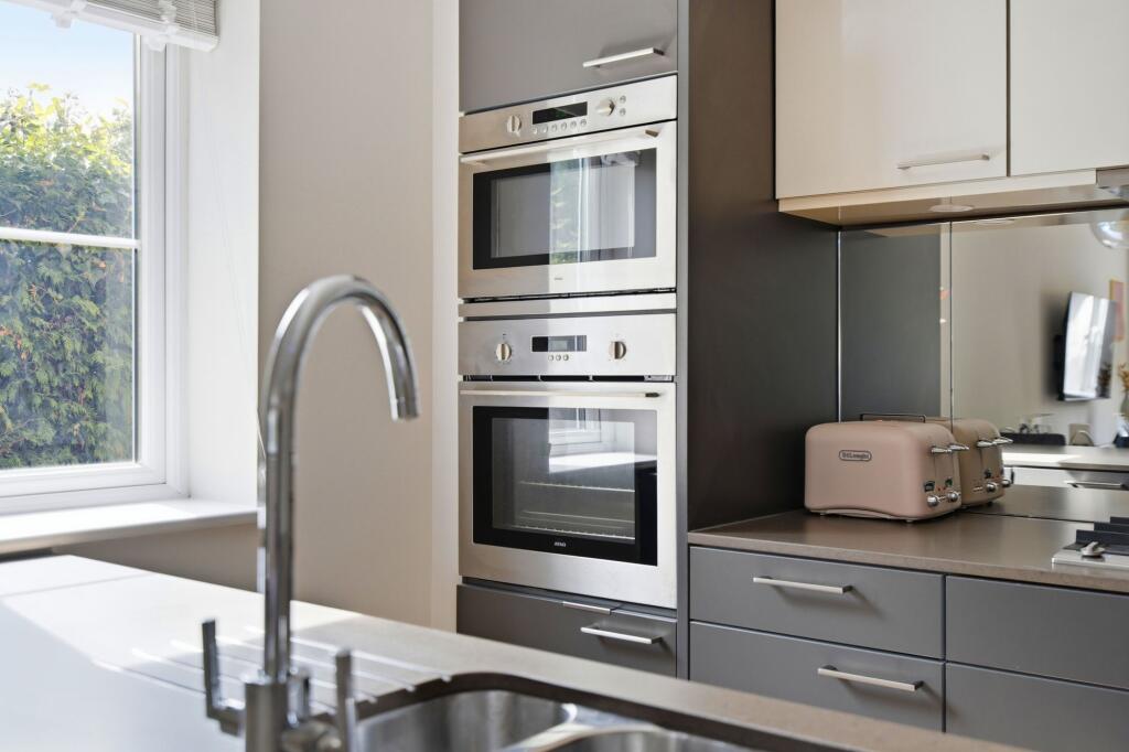 Apartment in Slough - View 4