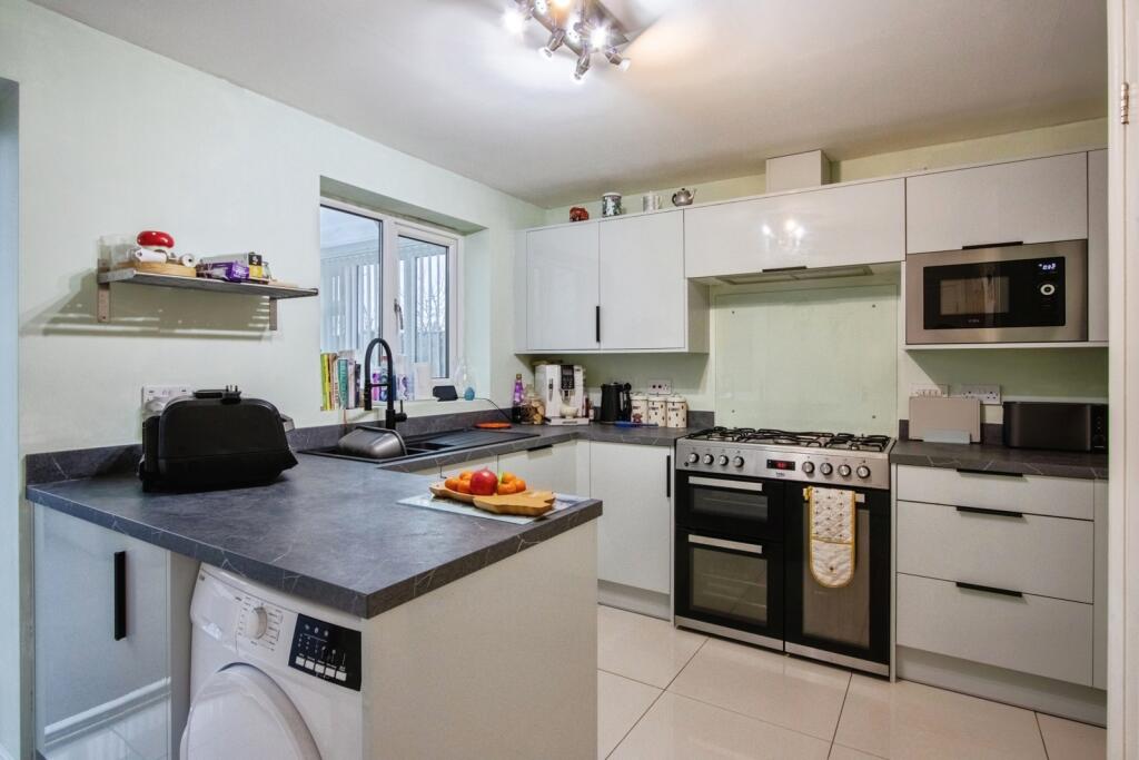 Whitwell Drive, Streethouse, Pontefract, West Yorkshire, WF7 photo 3