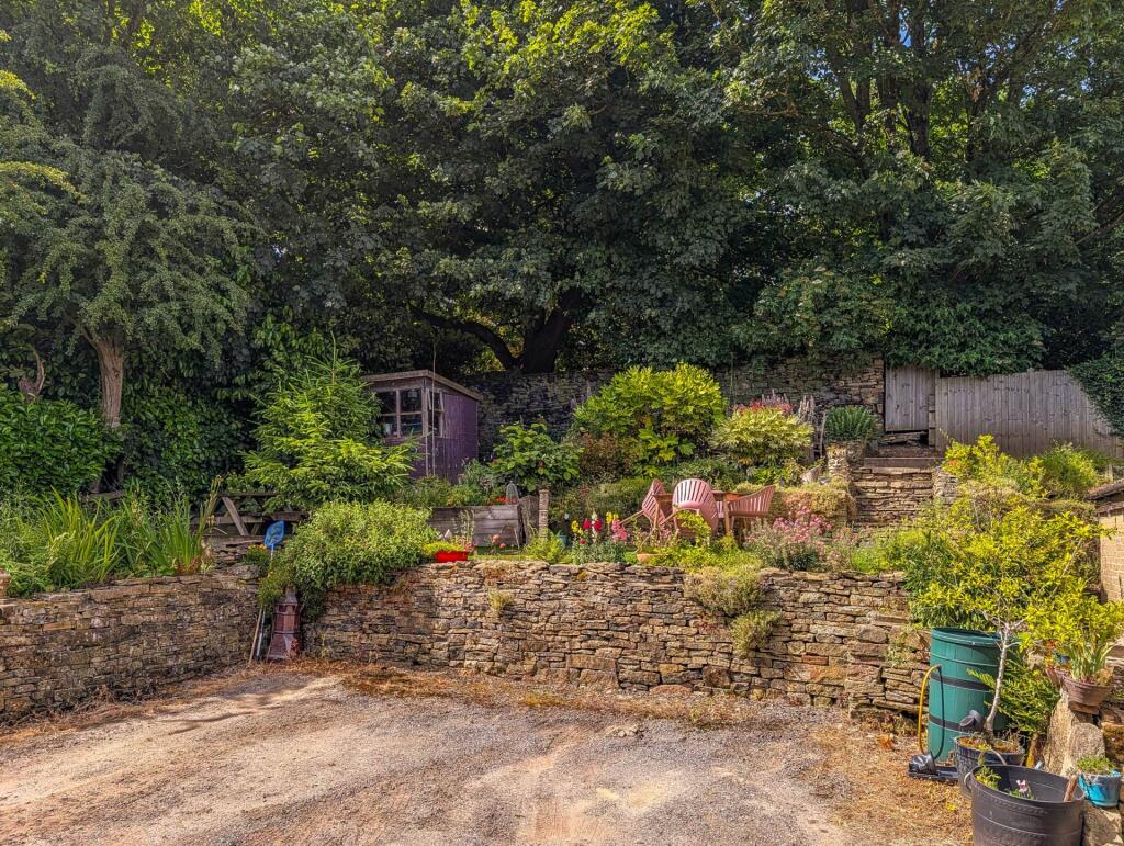 House in Huddersfield - View 5