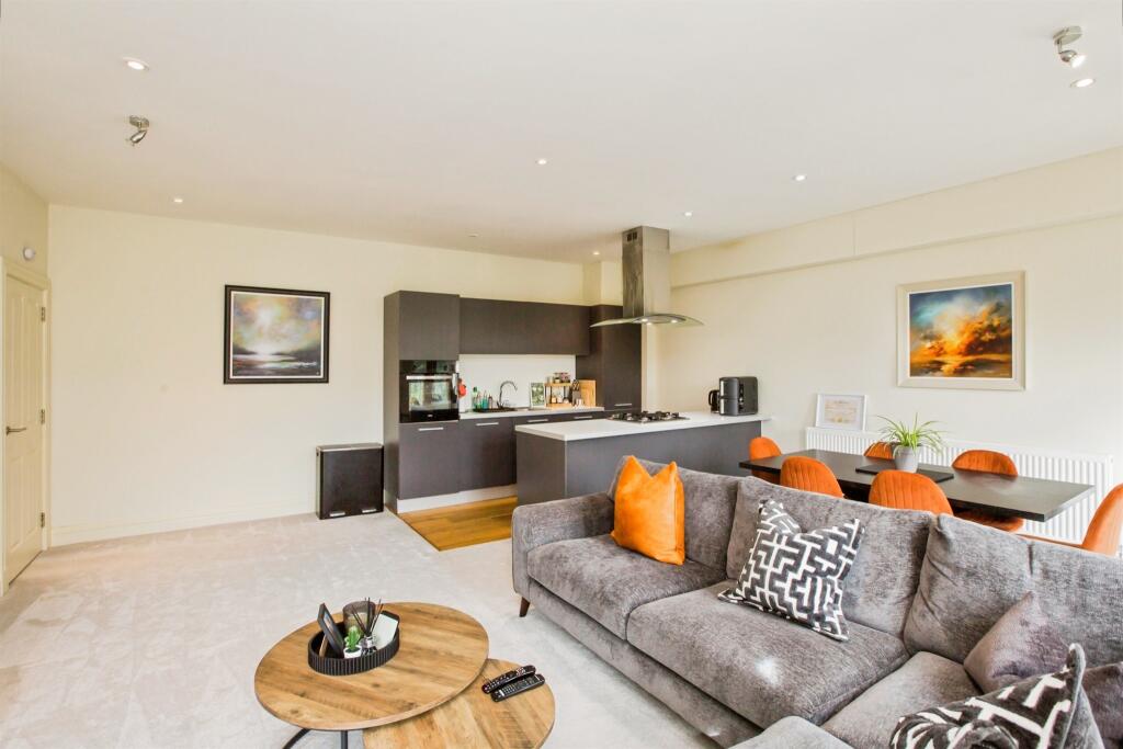 Apartment in Calderdale, Stainland & District - View 5