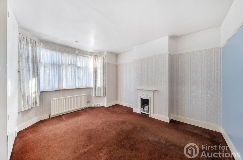 House in Houghton Regis, Central Bedfordshire - More