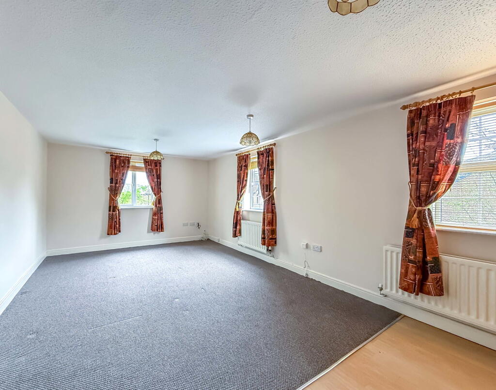 Aston Manor, Banks, PR9 8GX photo 4