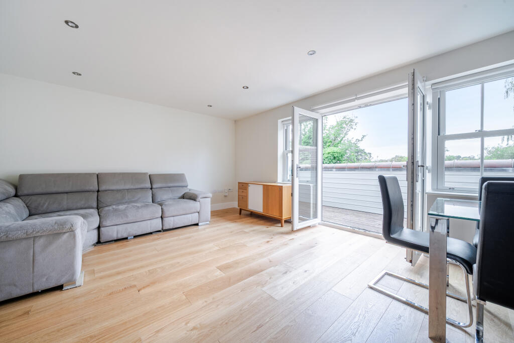 Main image of property: Risegate Lodge, Holden Road, Woodside Park, London, Greater London, N12