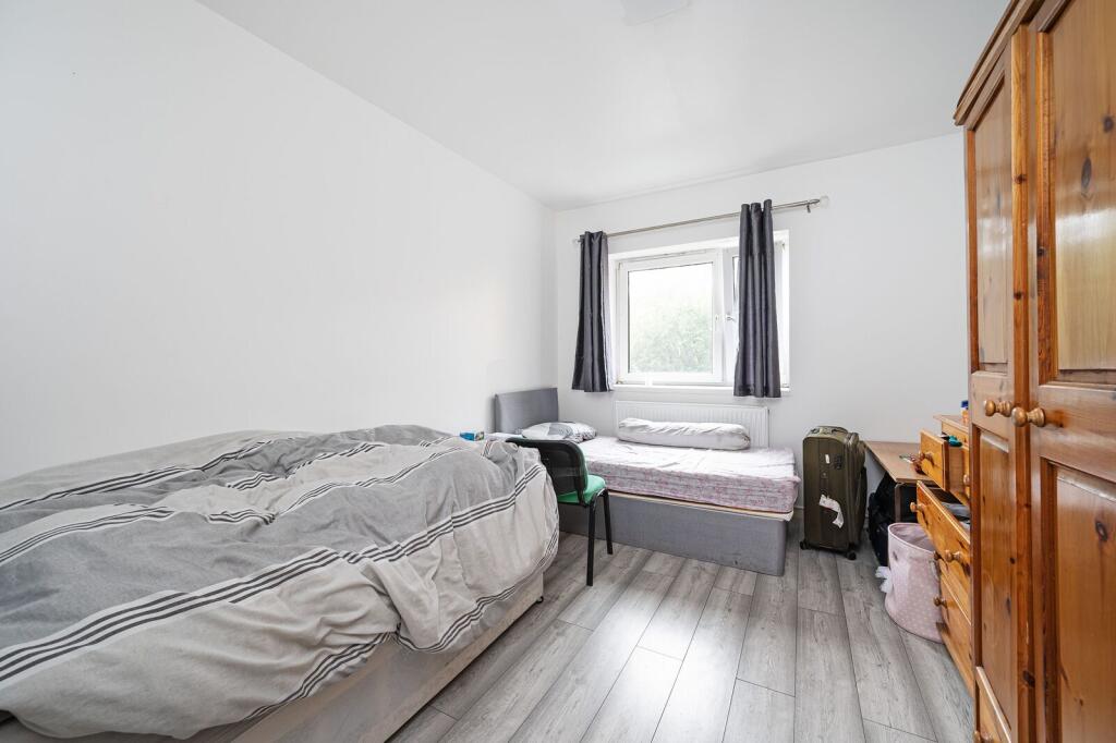Apartment in London, Bancroft Estate, Bethnal Green - View 4