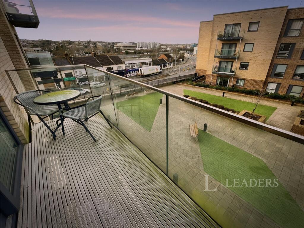 Apartment in Bedfordshire, Luton - View 2