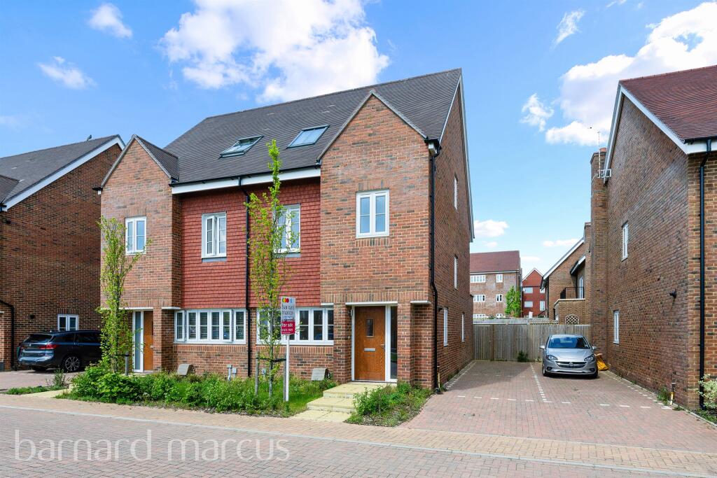 Beatrice Square, TADWORTH photo 2