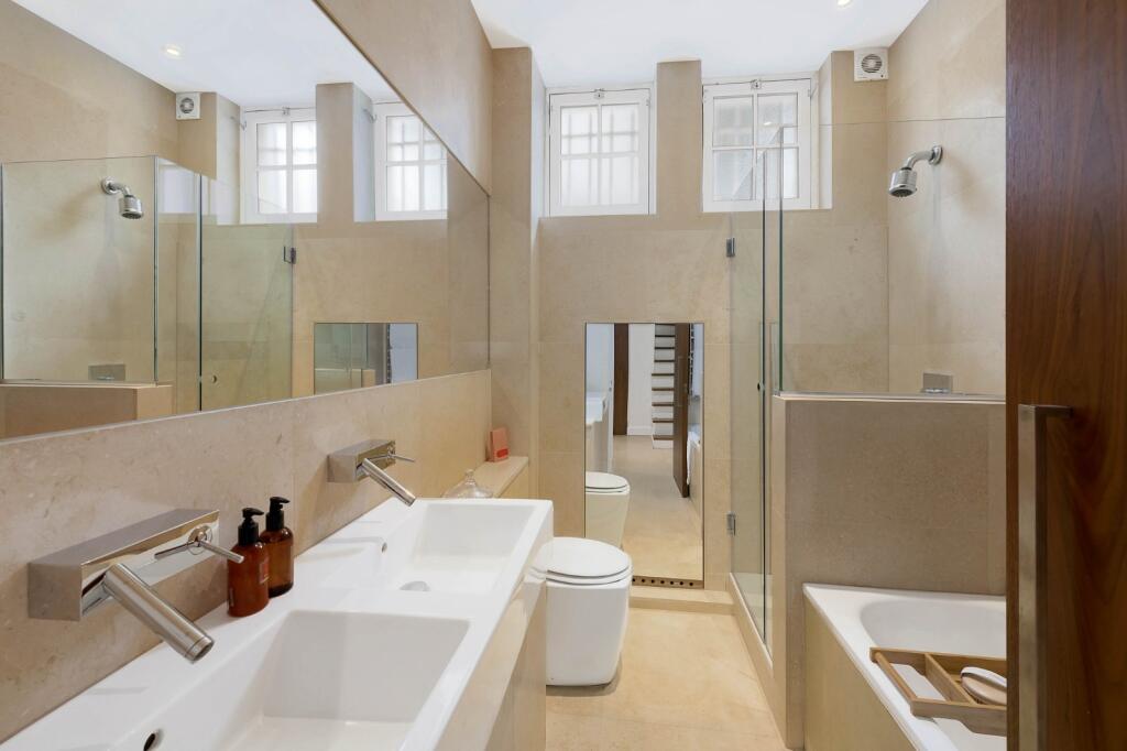 Apartment in London, Royal Borough of Kensington and Chelsea - More