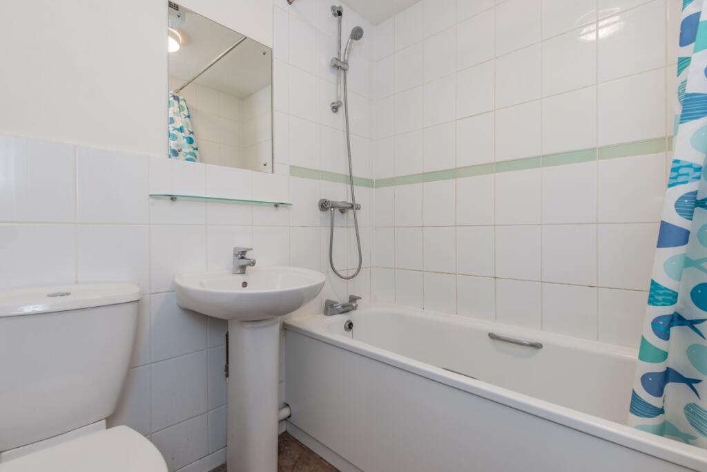House in Cherwell, Bicester - More
