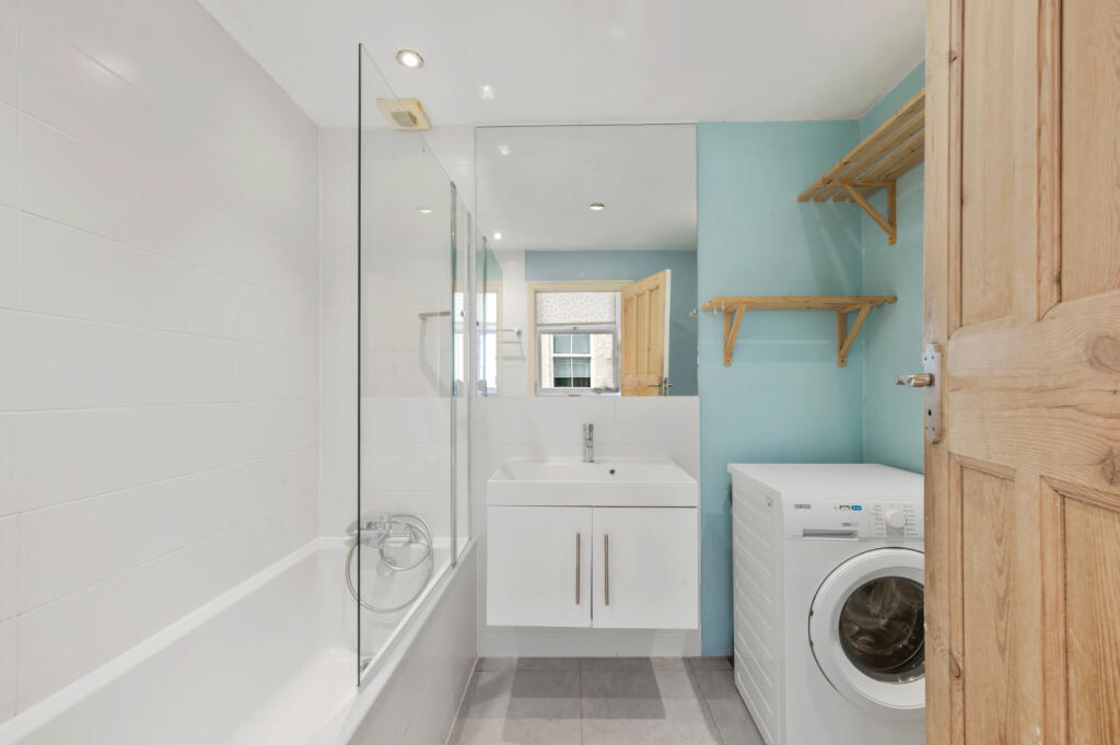 Apartment in Kingston upon Thames - More