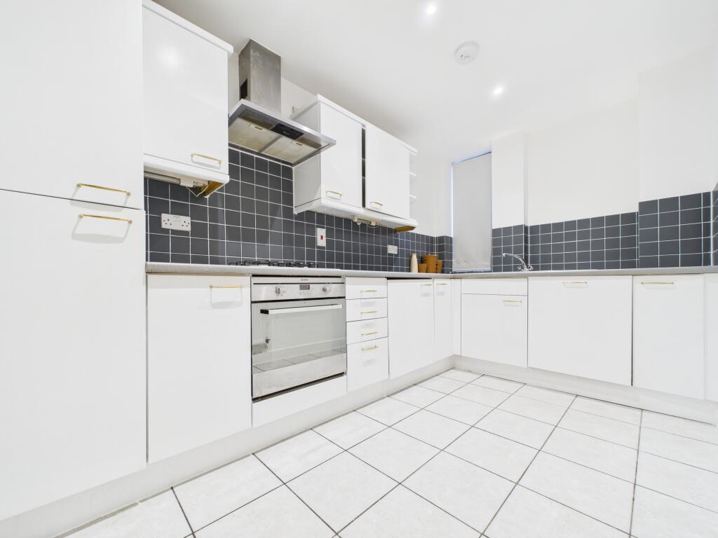Apartment in London - View 5