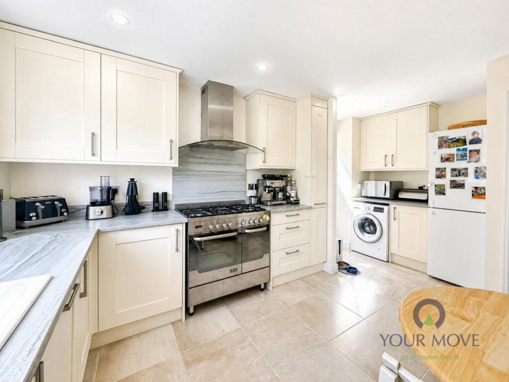 Phoenix Drive, Wateringbury, Maidstone, Kent, ME18 photo 4