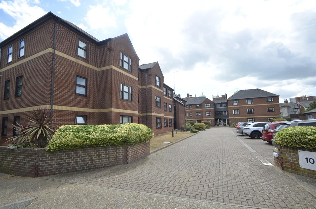 Apartment in East Suffolk, Felixstowe - View 5
