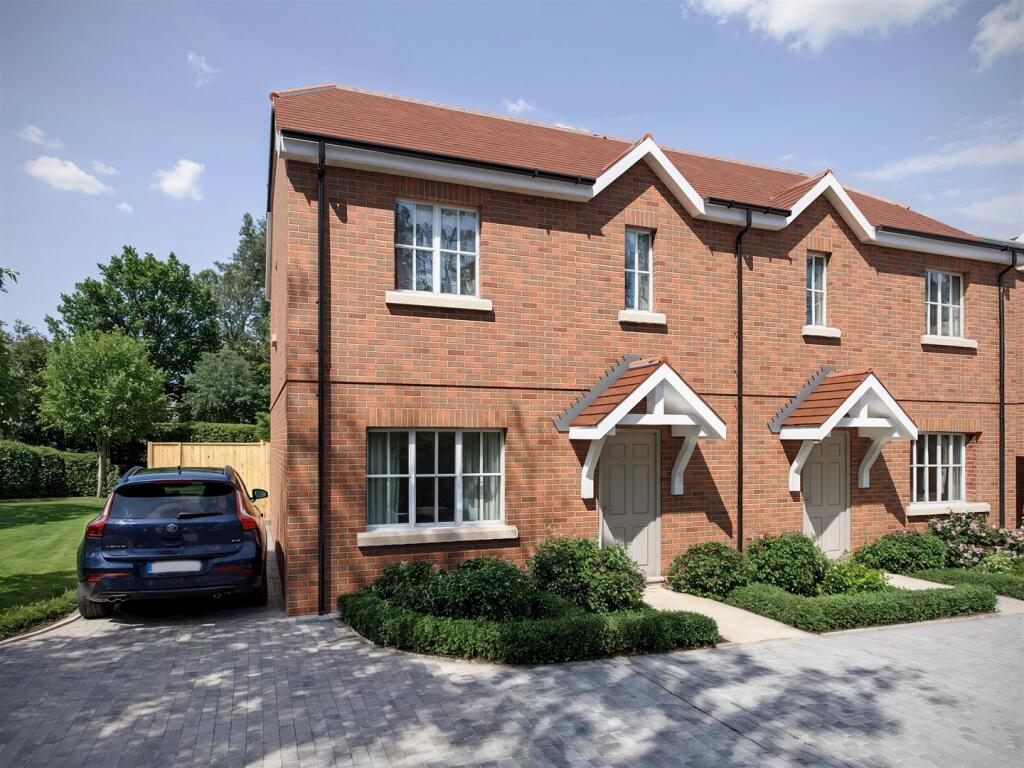 Main image of property: The Lakes, Swanmore