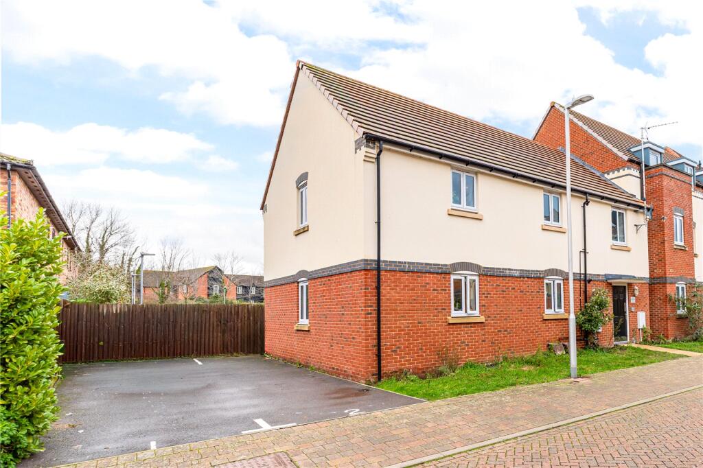 Main image of property: Carpenters Close, Newbury, Berkshire, RG14