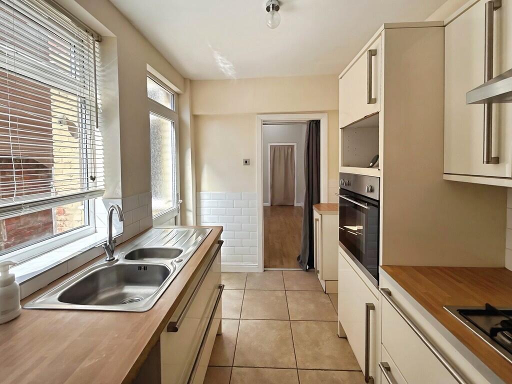 House in Mansfield, Nottinghamshire - View 2