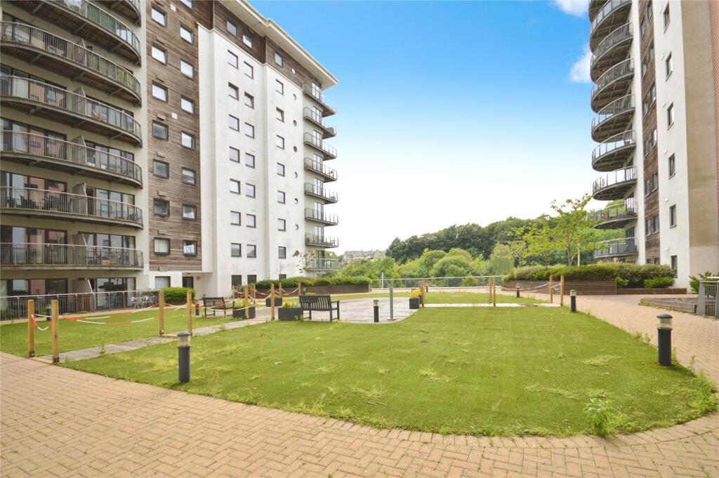 Apartment in Cardiff, Grangetown - View 3