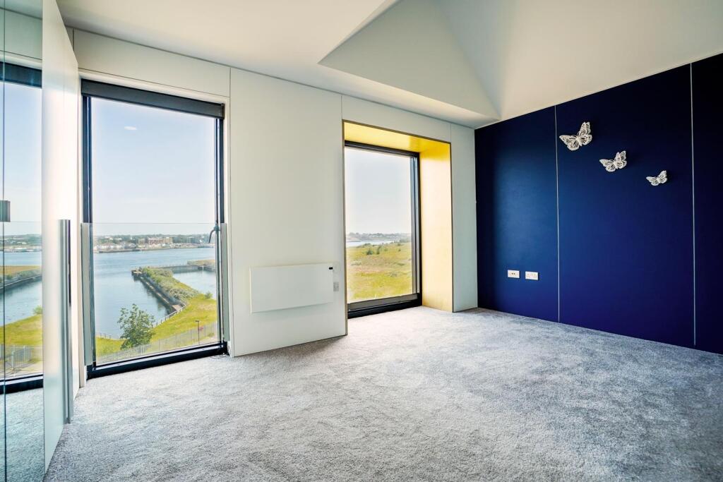 The Plateau, Smiths Dock, North Shields - More