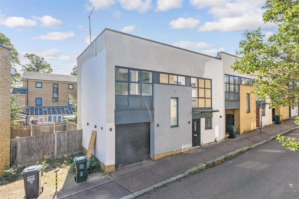 Courtyard Mews, Greenhithe, Kent photo 4