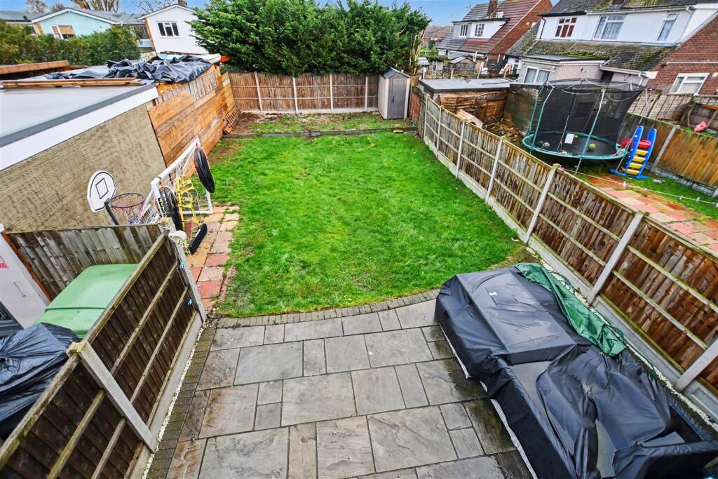 Cherry Close, Canvey Island photo 3