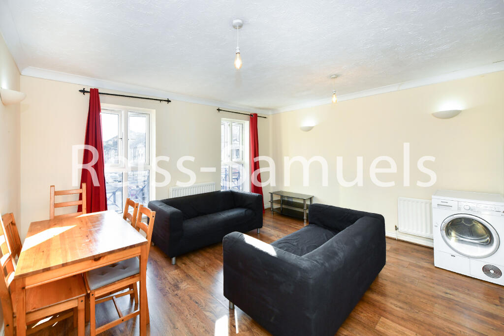 6 bedroom semi-detached house for rent