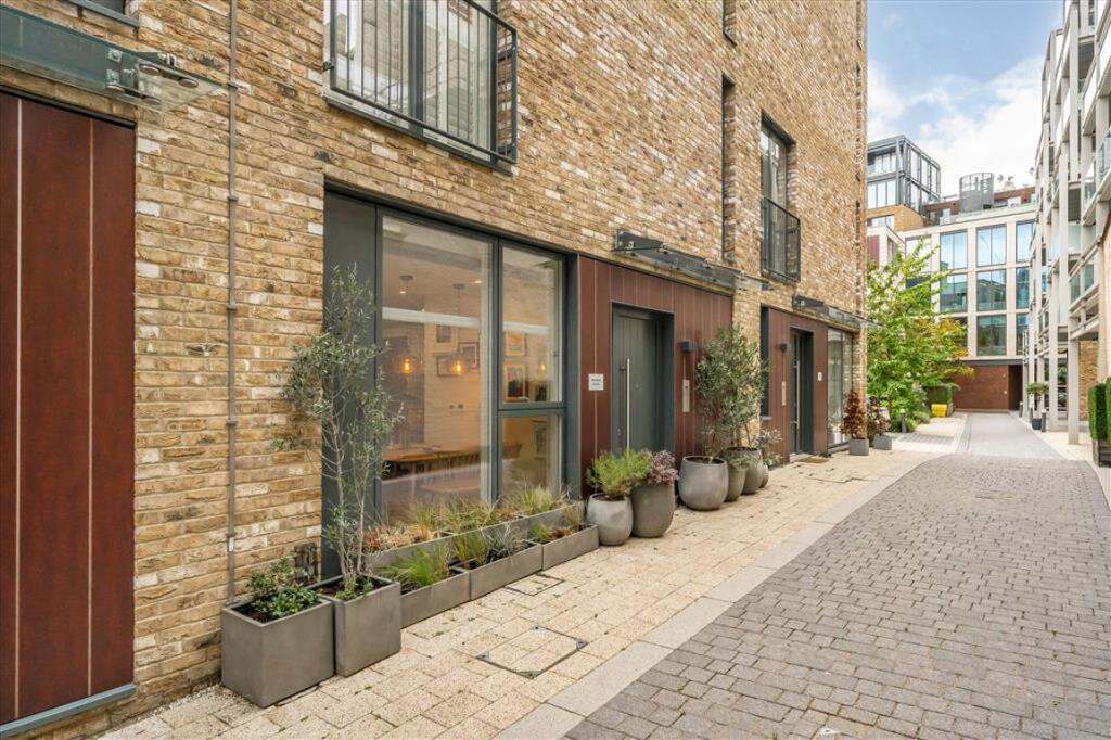 Main image of property: Hilary Mews, London Bridge