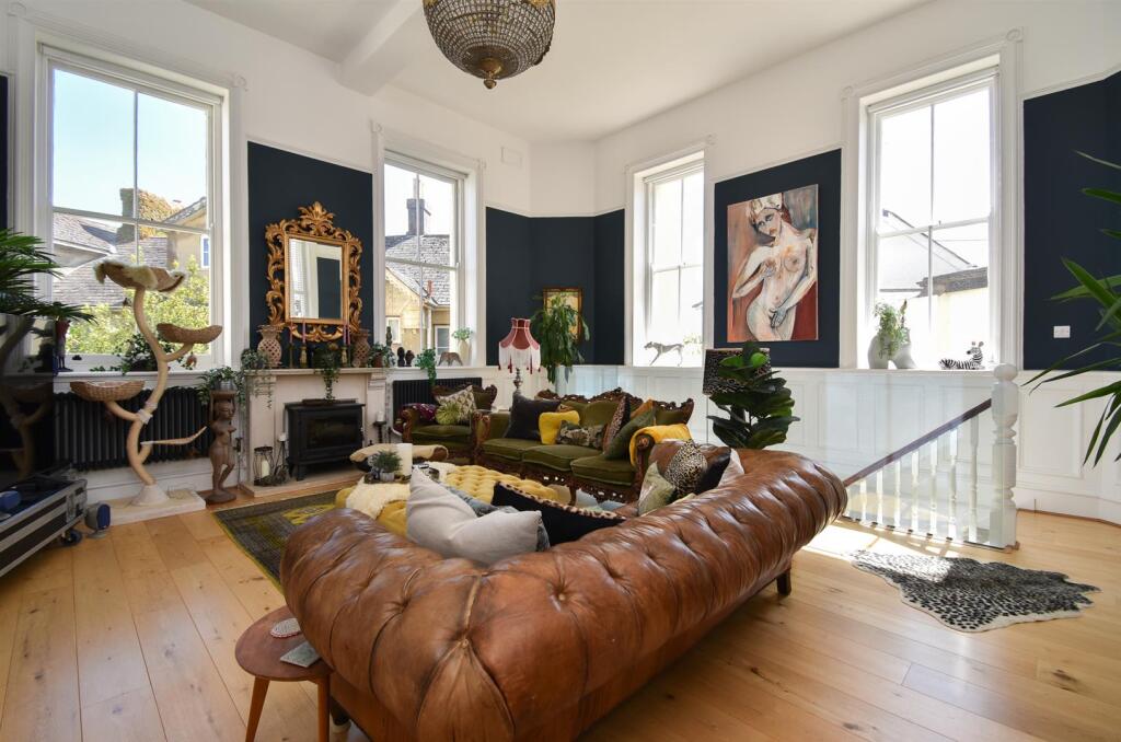 House in Tonbridge - More