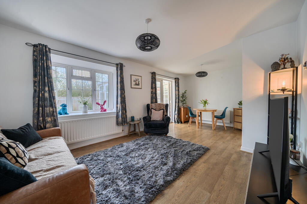 Woodchester, Westlea, Swindon, SN5 7BQ photo 3