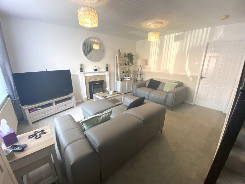 8 Edgemoor Close, Watersheddings OL4 2QP - View 4