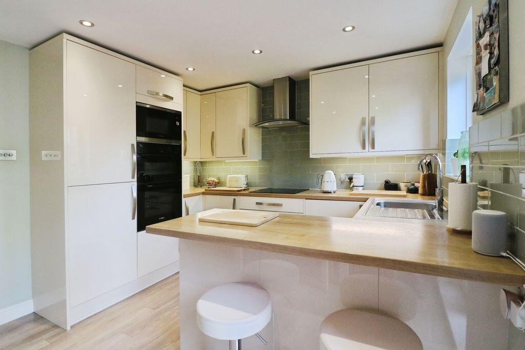 House in Slough, Colnbrook with Poyle - More