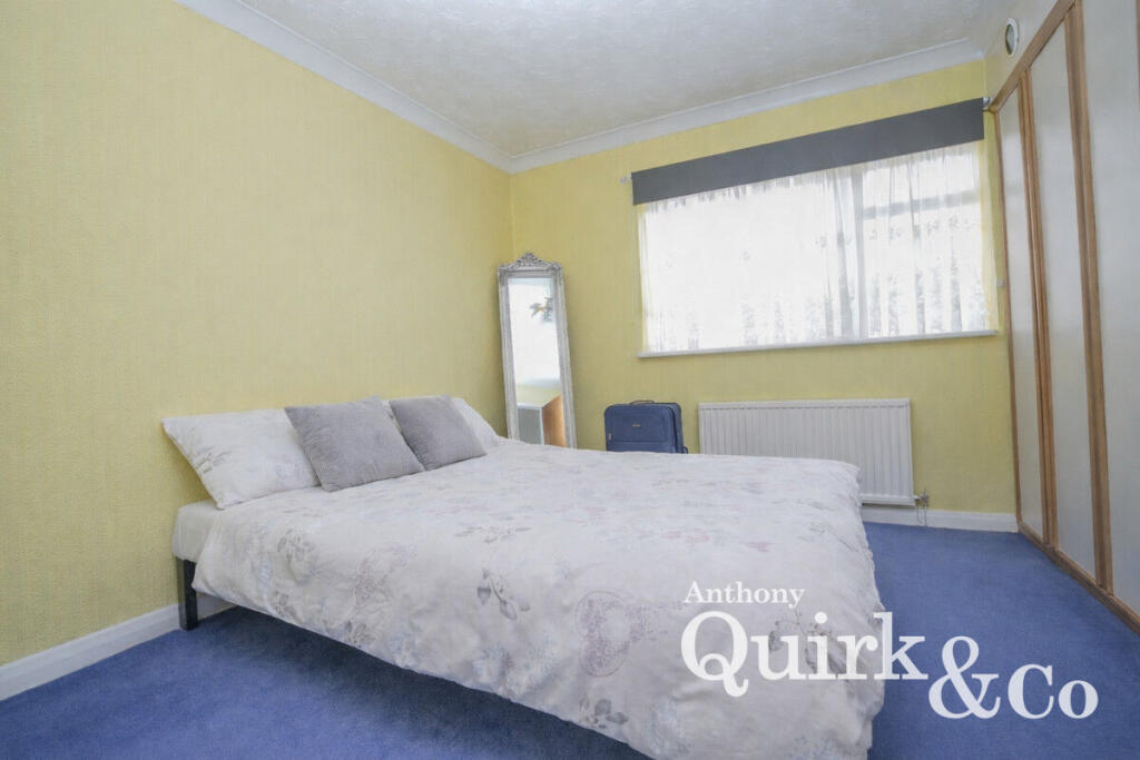 House in Castle Point, Canvey Island - More