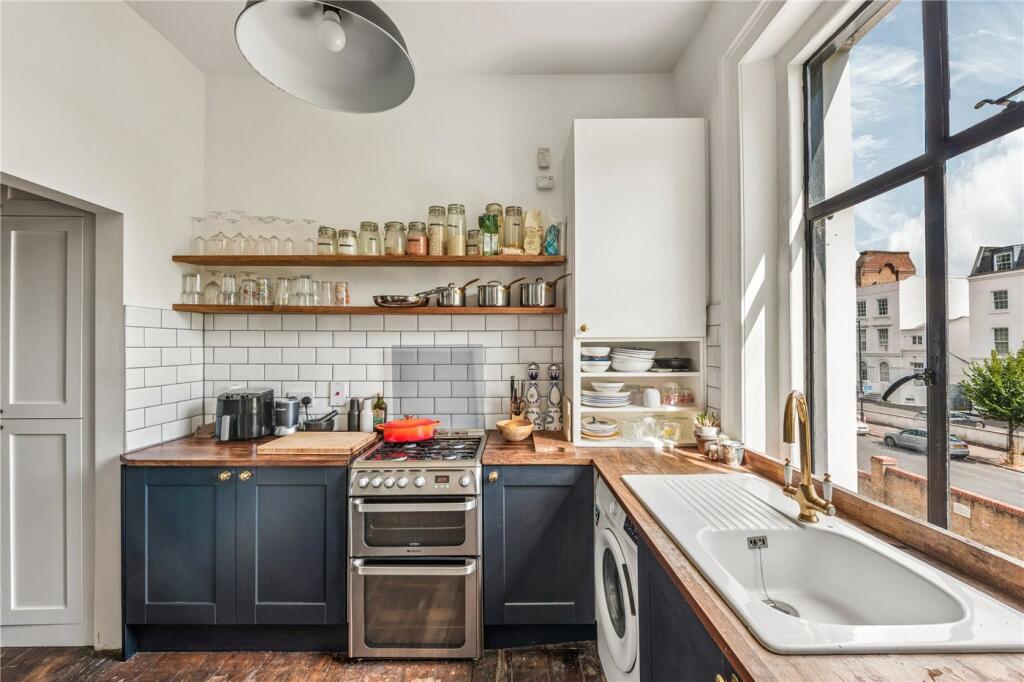 Apartment in London - View 5