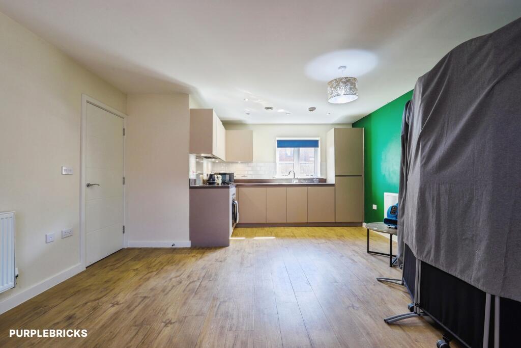 Apartment in Rochester, Kent - More