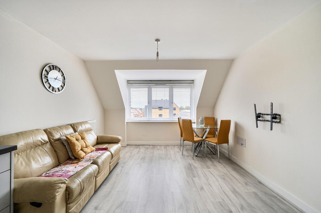 Apartment in Reading - View 5