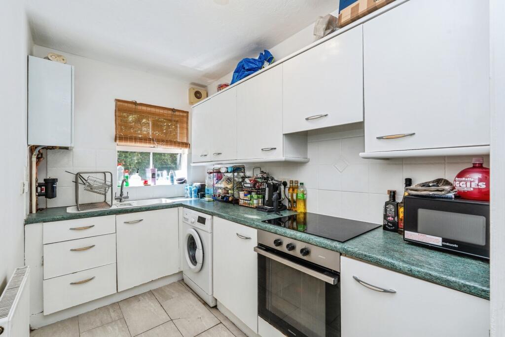 Apartment in Southampton - View 5