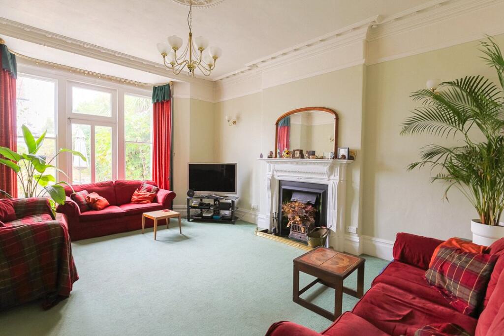 House in Bristol, Henleaze - More