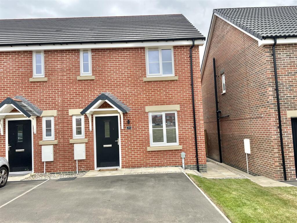 3-bed semi-detached on Dewberry Lane, Darlington, £156,000